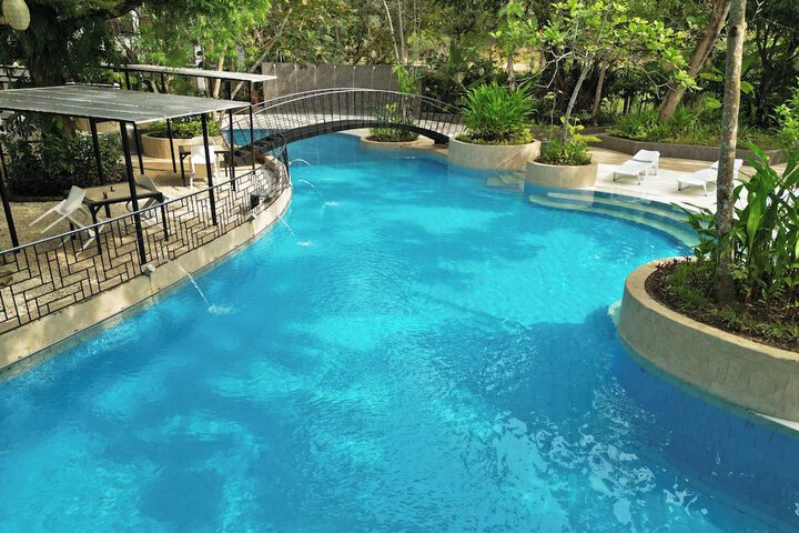 Pool 76 of 112
