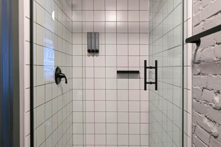 Room 28 of 40