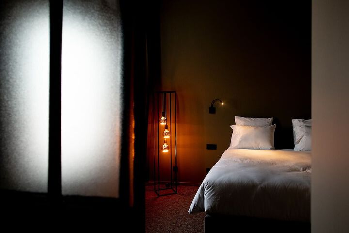 Room 8 of 25