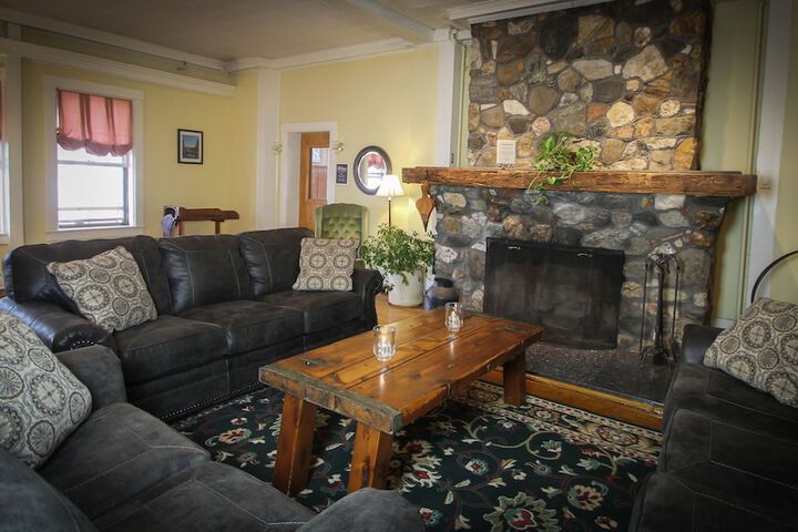 Fullerton Inn