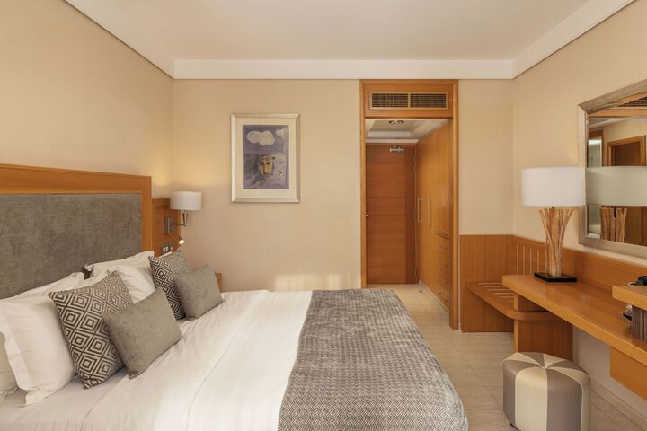 Room 9 of 34