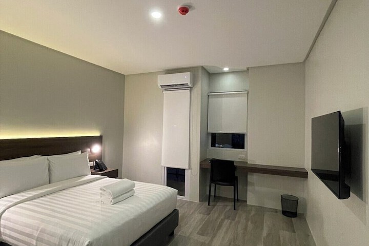 Room 2 of 9