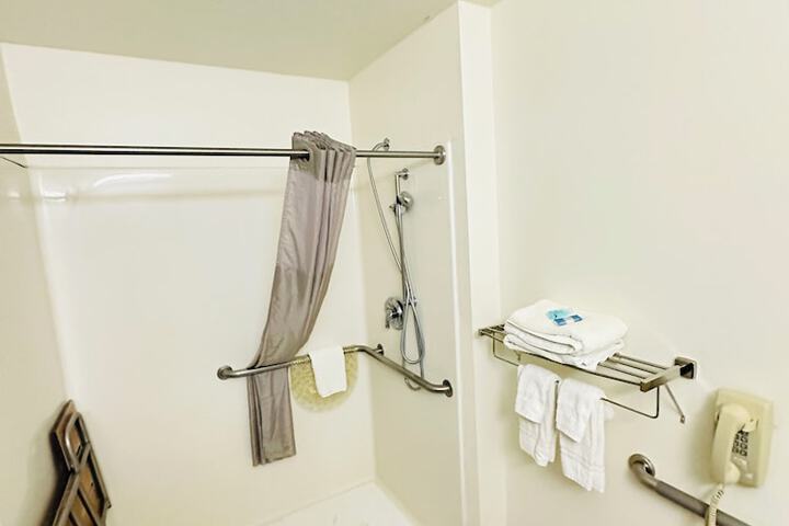 Room 6 of 9
