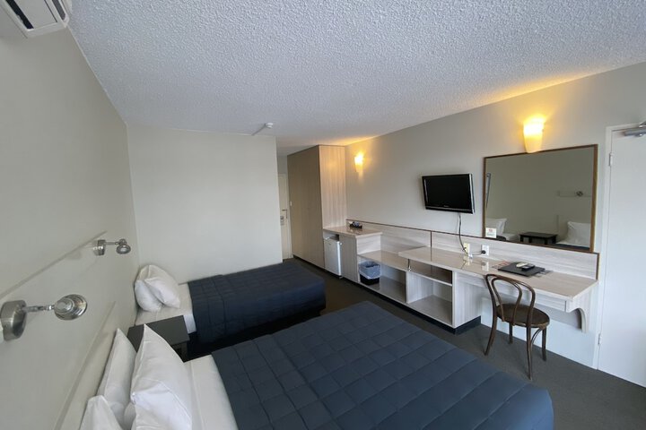 Room 10 of 30