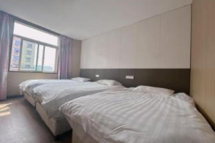 Room 5 of 7