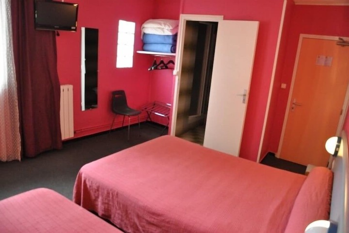 Room 27 of 40