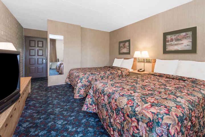 2 Double Beds (1 of 5)