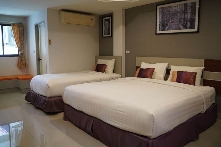Room 27 of 80