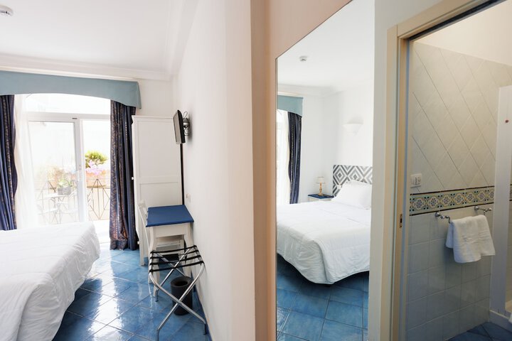 Room 8 of 37