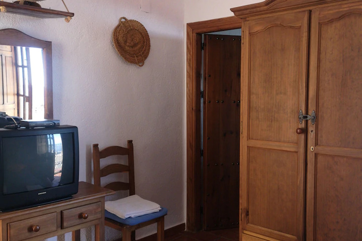 Room 7 of 9