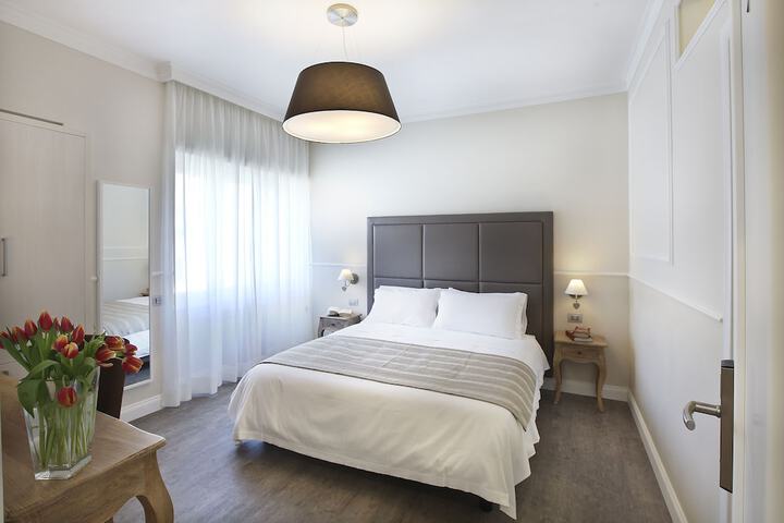 Room 5 of 74