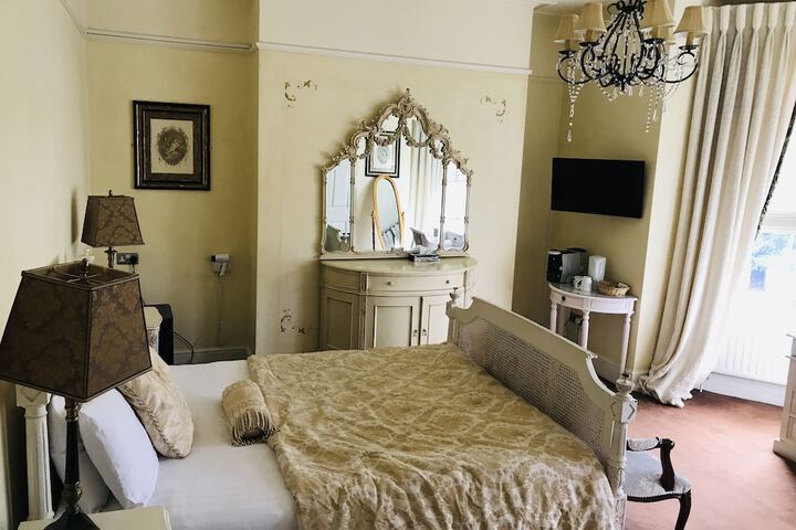 Room 12 of 39