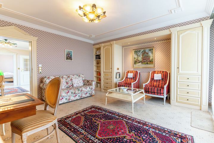 Room 13 of 28