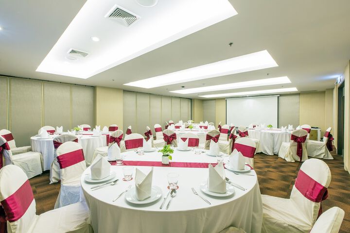 Ballroom/Hall 190 of 220