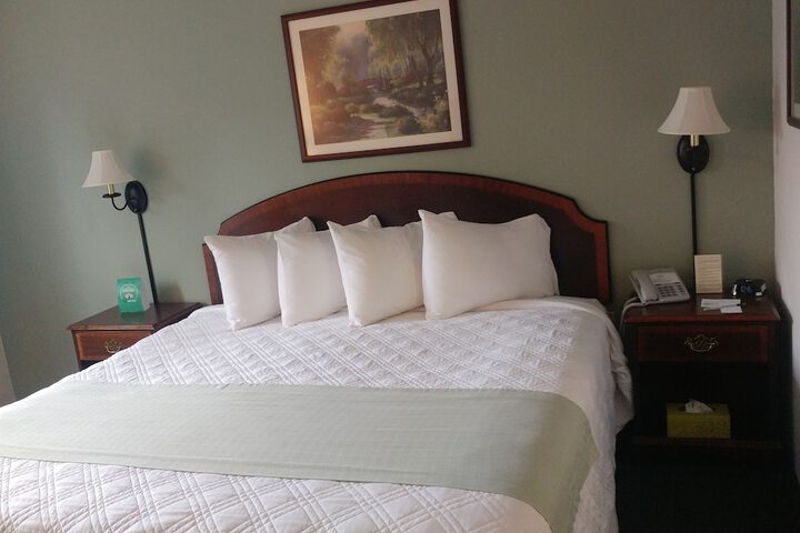 Room 11 of 18