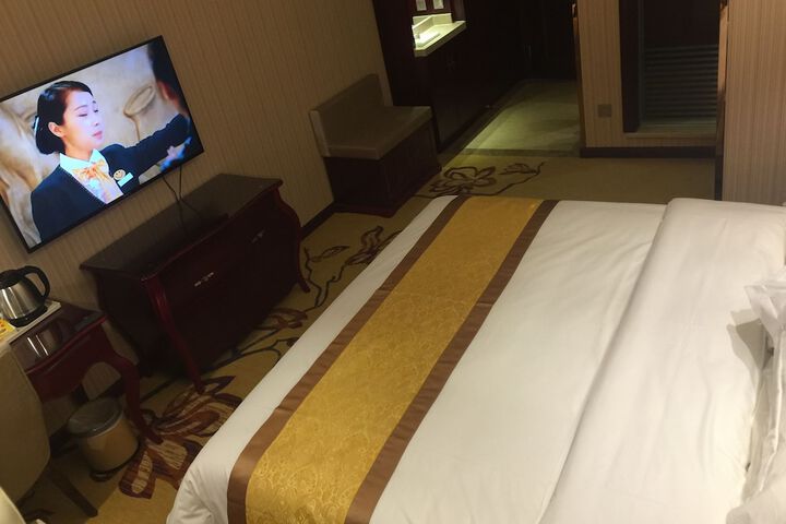 Room 2 of 17