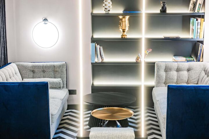 Lounge 165 of 229