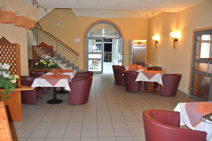 Dining 18 of 23