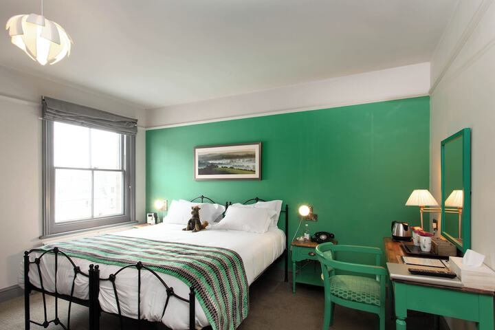 Room 15 of 34