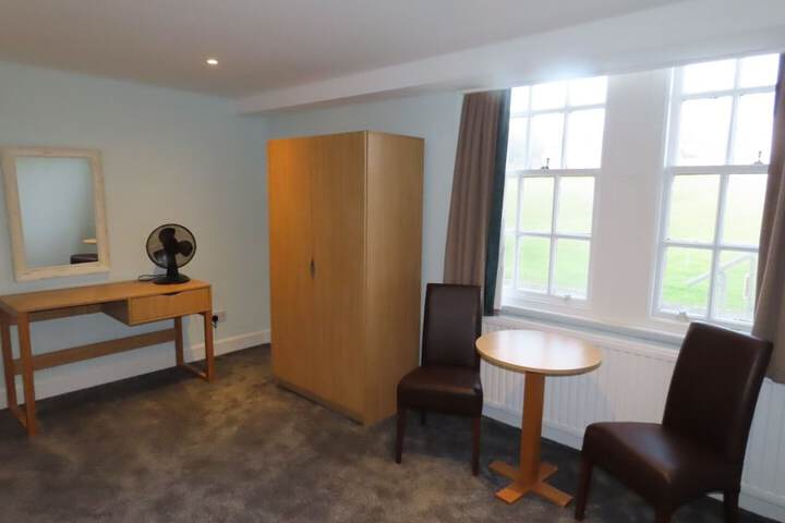 Room 47 of 100