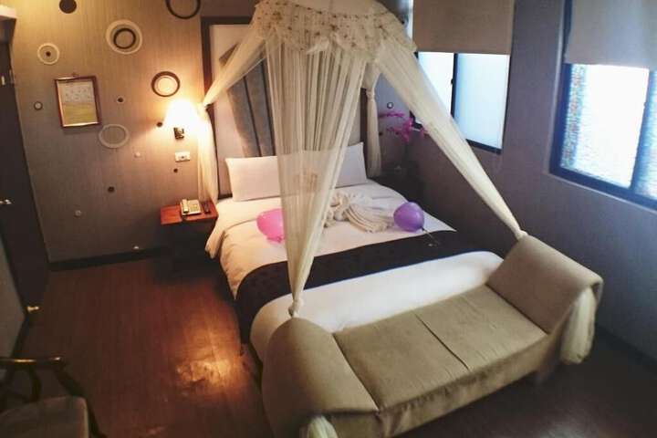 Room 20 of 34