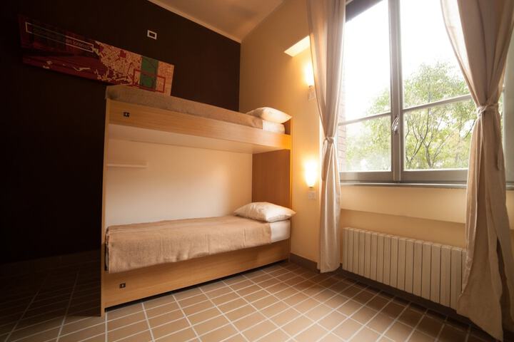 Room 6 of 45