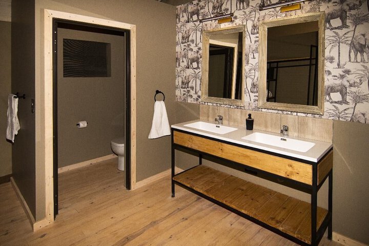Room 3 of 8