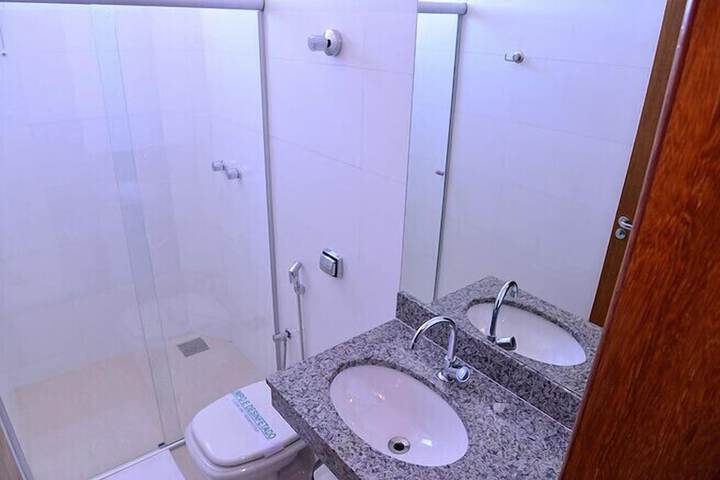 Room 4 of 7