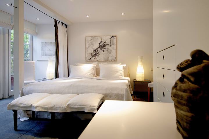 Room 6 of 52