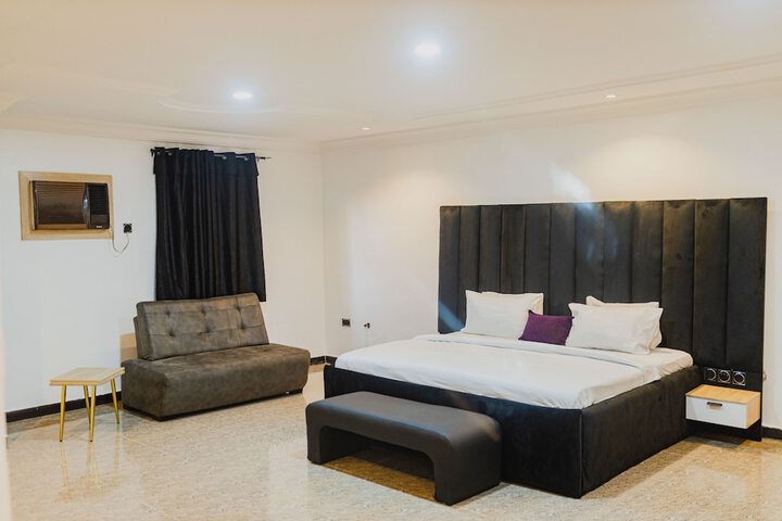 Room 4 of 47