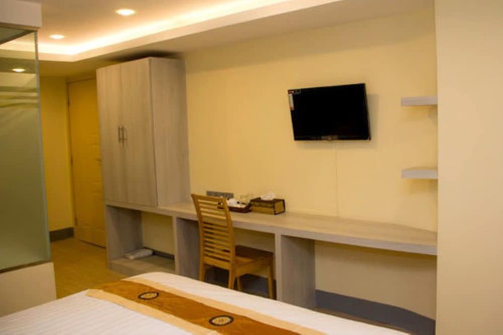 Room 12 of 25