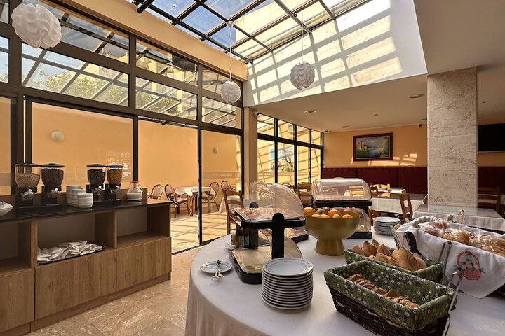 Breakfast/Coffee Service 48 of 63