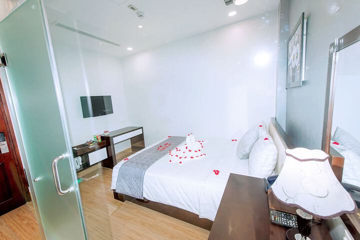 Room 3 of 16