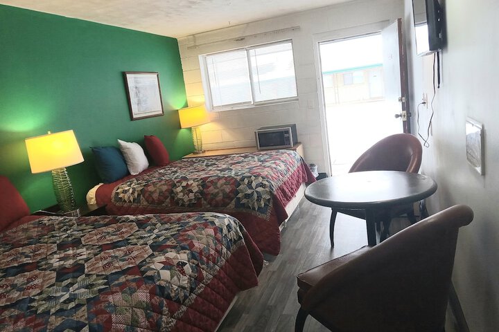 Room 33 of 64