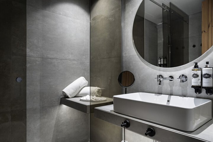 Room 42 of 67