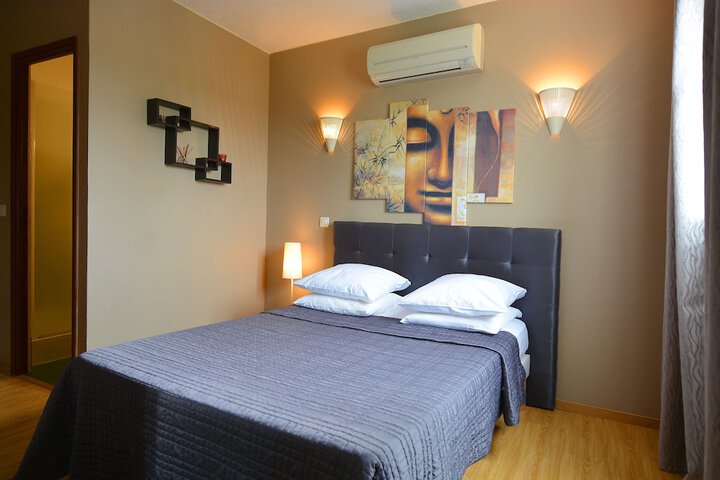 Room 4 of 37