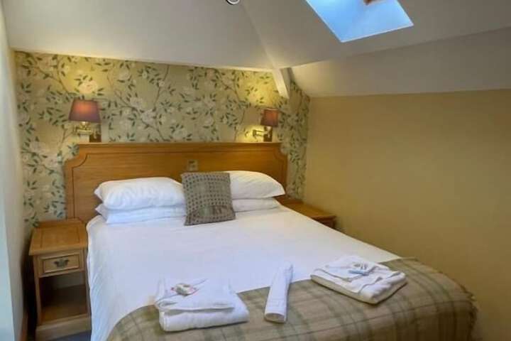 Room 4 of 60