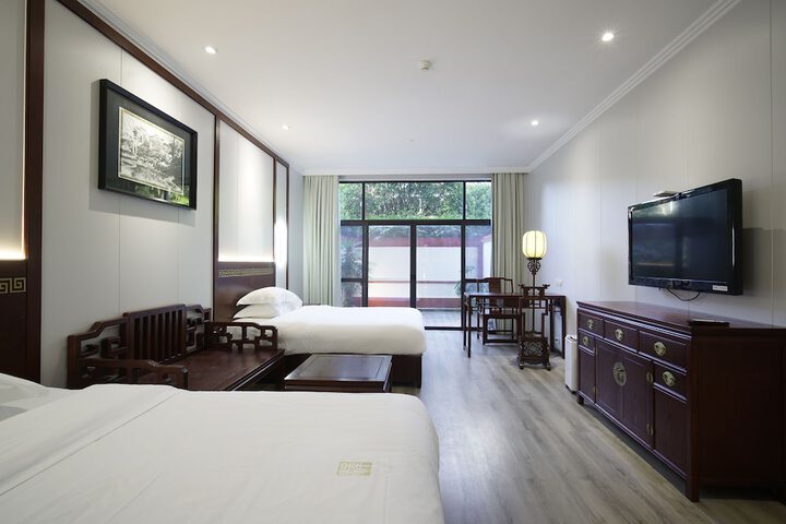 Room 5 of 52