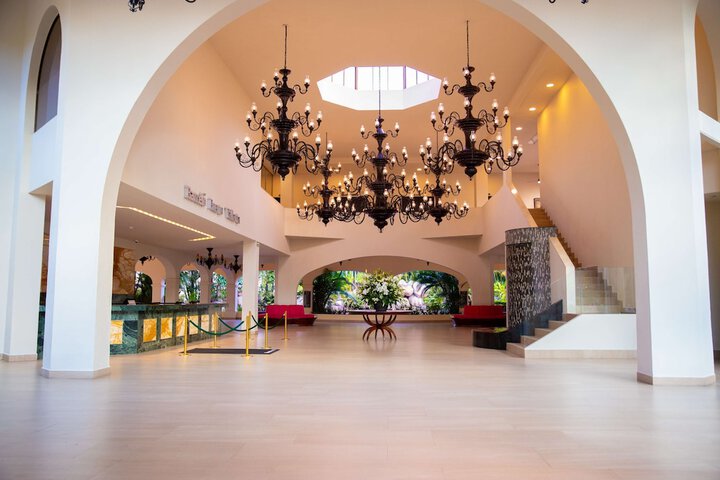 Hotel Interior 4 of 186