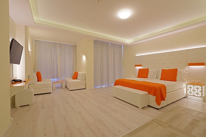 Room 16 of 48