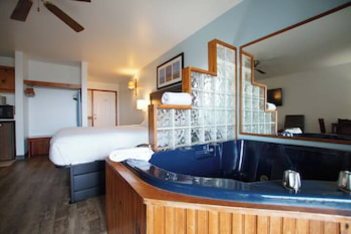 Private spa tub