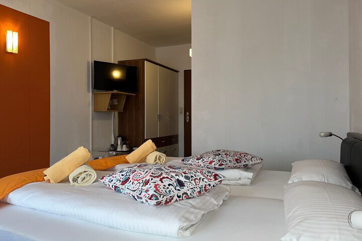 Room 12 of 72