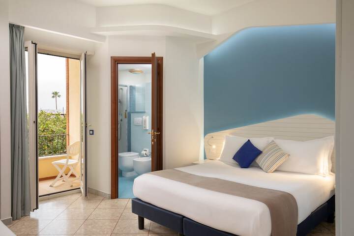 Room 6 of 25