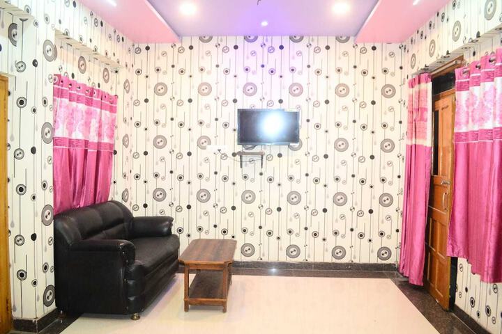 Room 9 of 16