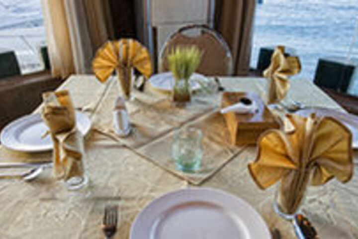 Dining 22 of 24
