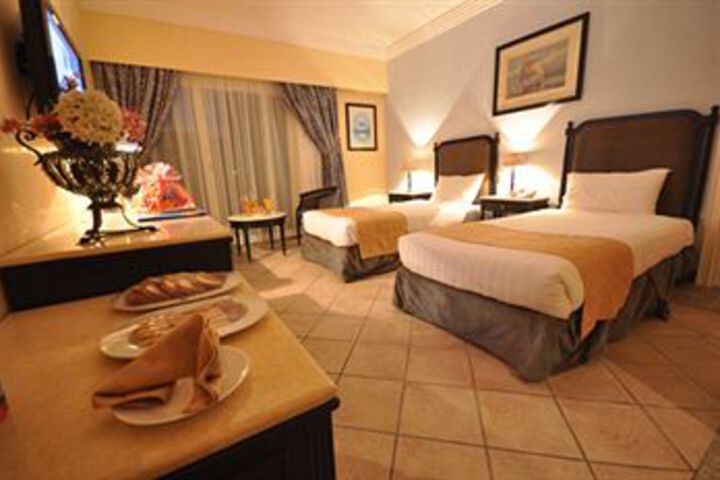 Room 8 of 11