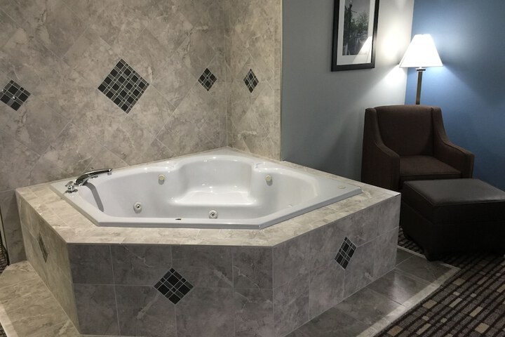 Jetted tub