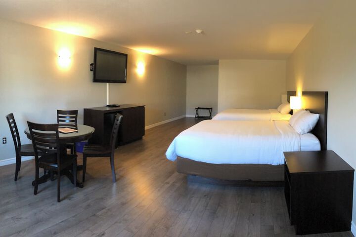 Room 6 of 12