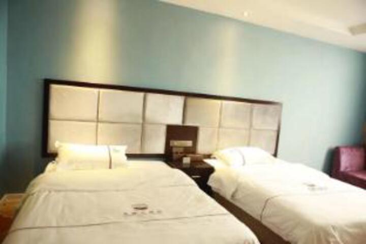 Room 14 of 16
