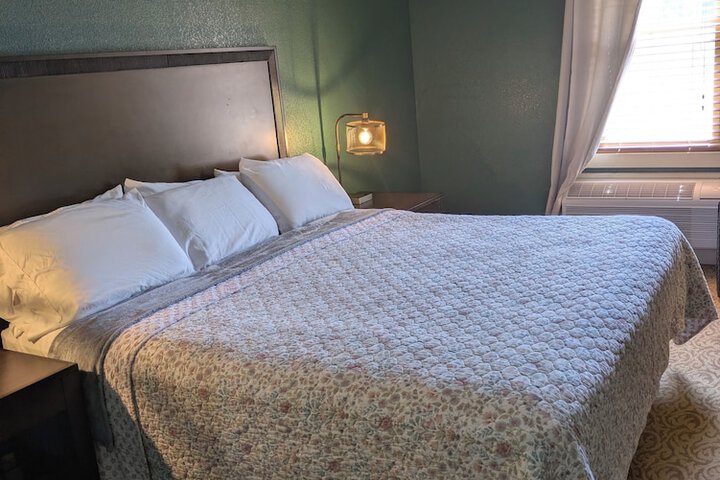 Room 7 of 16